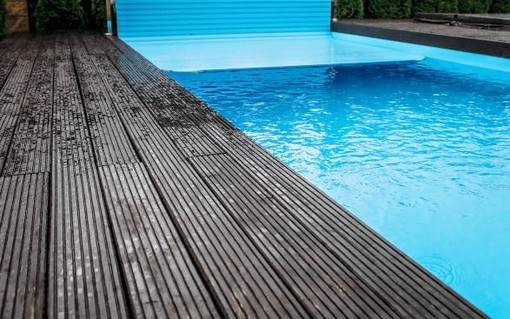 Strutture ricettive: come valorizzare la zona relax con le coperture per piscina