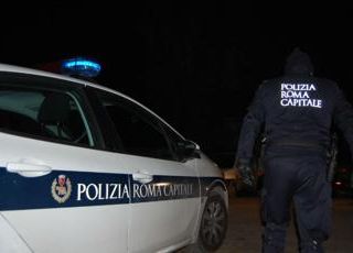 Roma, tre vigi urbani travolti durante rilievi incidente: uno grave