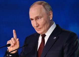 Putin: &quot;Complimenti a Trump, pronto a dialogare con lui&quot;