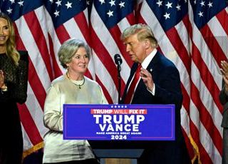 Trump, una donna ha costruito il trionfo alle elezioni: chi è Susie Wiles