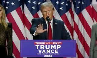 Trump, la prima intervista: &quot;Via gli immigrati illegali, non c'è scelta&quot;