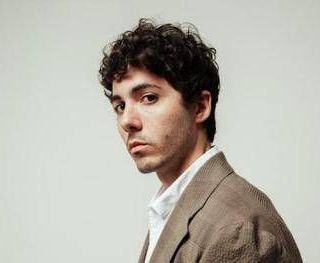 Sanremo 2026, Fulminacci: "Torno per divertirmi, il quinto posto è l'ideale" Sanremo 2026, Fulminacci: "Torno per divertirmi, il quinto posto è l'ideale"