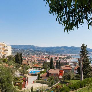 Vuoi trascorrere una vacanza estiva perfetta tra mare, spiaggia, natura e relax? Gli Hotel Metropol ed Eden Park a Diano Marina sono la scelta ideale per te!