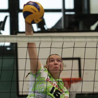 Lucia Locatelli, classe 2008, del Volley Lugano in azione (Foto tratta dalla Pagina Facebook del Lugano Volley)