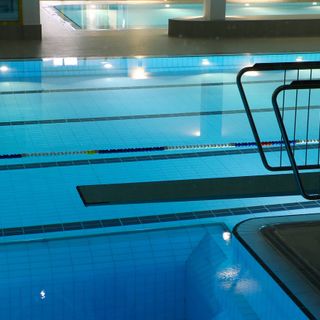 Piscina coperta di Lugano aperta dal 7 al 30 aprile