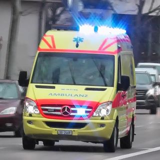 Investito da un'auto mentre attraversa la strada a Minusio, è grave  all'ospedale