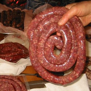 Mai gustato i prelibati “cicitt”, le lunghissime e sottili salsicce di capra da arrostire, originarie delle valli del Locarnese?