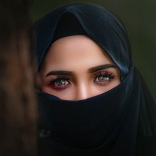 La Svizzera vieta l'uso di burqa e niqab in luoghi pubblici con il 51.2%