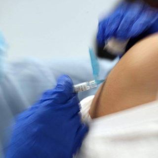 Covid 19, vaccinazioni solo per gli aventi diritto