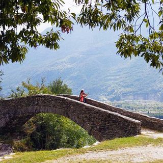 Percorsi d'autunno: la Via Crucis nella selva castanile di Biasca