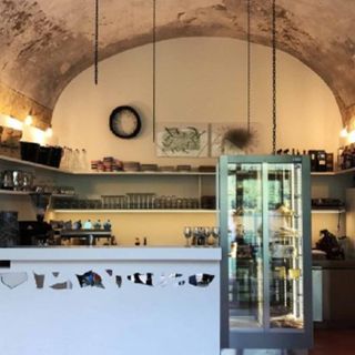 Viaggio a tappe sulla rotta di 5 negozi tipici ticinesi: la Bottega di Gandria