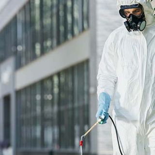 Covid 19: la disinfezione sistematica delle superfici esterne come piazze, panchine, statue, parchi giochi o strade non è utile né raccomandabile