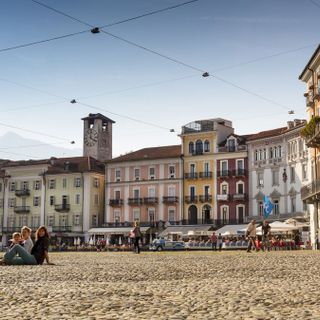 8.526 donne e 7.504 uomini: ecco la Locarno di fine 2020. Aumentano le prime, crollano i secondi