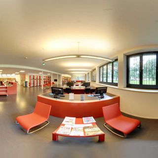 L'interno della biblioteca di Lugano