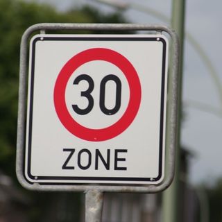 Il PLR di Locarno punta il dito sull’anarchia automobilistica che la fa da padrona in alcune zone della città