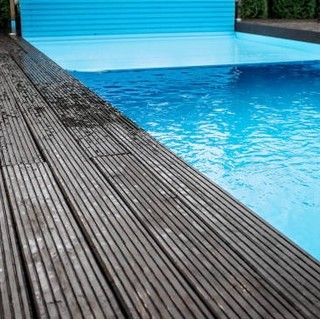 Strutture ricettive: come valorizzare la zona relax con le coperture per piscina