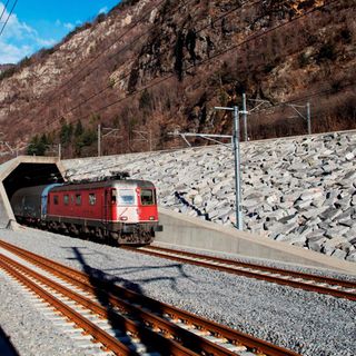 Gottardo, nella galleria di base tornano a circolare 90 treni merci