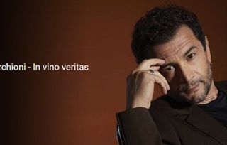 'In vino veritas': monologo di Vinicio Marchioni al Teatro Manzoni