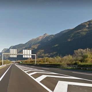 Automobilista italiano in autostrada in Ticino a 144 all'ora: denunciato, non potrà  più circolare in Svizzera