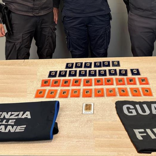 Lingotti e monete d'oro intercettati al valico di confine di Brogeda