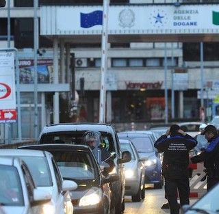 Telelavoro dei frontalieri. La richiesta dei Comuni di confine: «Il Governo trovi una soluzione a un problema che penalizza i lavoratori e l'economia di frontiera»