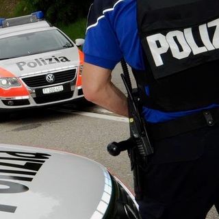 Sfrecciava a 108 km/h nonostante il limite di 50 sulle strade del Canton Ticino: denunciato un motociclista 16enne