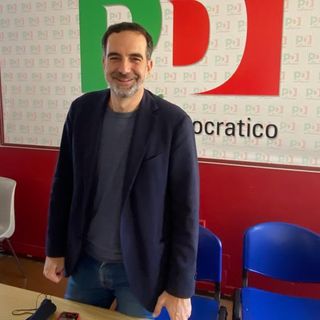 Il senatore Alessandro Alfieri questa mattina nella sede del Pd varesino