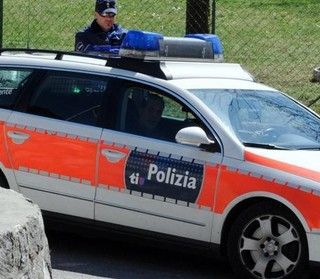 In sella ad una moto senza targa, senza assicurazione e senza patente sfreccia a 116 km/h dove il limite è 80. Denunciato in Canton Ticino un motociclista pirata
