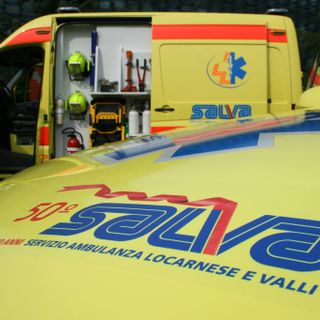 Dramma in Canton Ticino: cinquantenne muore mentre taglia un albero