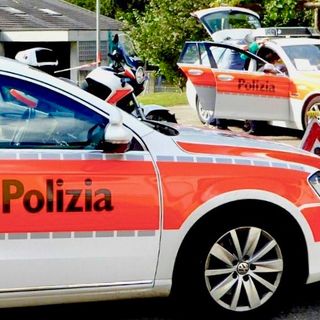 Cinquantenne trovato morto in casa, giallo in Canton Ticino