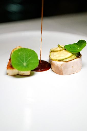 Coniglio in due cotture, salsa al Rossese ed eucalipto della riviera Coniglio in due cotture, salsa al Rossese ed eucalipto della riviera