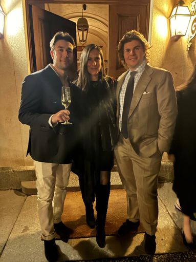 La giornalista Chiara Osnago Gadda, event manager di Evolution Horizon Award, alla serata di presentazione della nuova collezione “Diva”, tra Giacomo Scarcia e Riccardo Zegna Baruffa La giornalista Chiara Osnago Gadda, event manager di Evolution Horizon Award, alla serata di presentazione della nuova collezione “Diva”, tra Giacomo Scarcia e Riccardo Zegna Baruffa