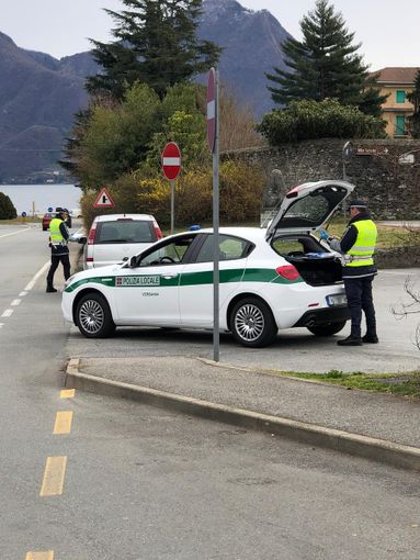 Fermati a Suna su un’auto rubata: denunciati in tre Fermati a Suna su un’auto rubata: denunciati in tre