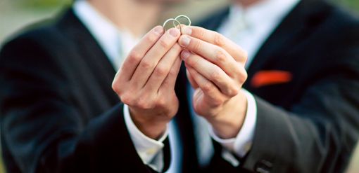 La Svizzera torna al voto il 26 settembre prossimo per due referendum: il secondo dovrà esprimersi sull'apertura del matrimonio alle coppie omosessuali