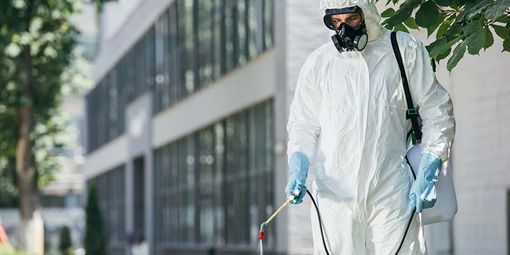 Covid 19: la disinfezione sistematica delle superfici esterne come piazze, panchine, statue, parchi giochi o strade non è utile né raccomandabile