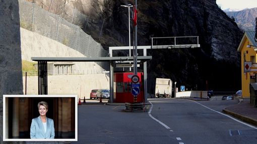 Foto: il confine a Gondo e la ministra Karin Keller-Sutter