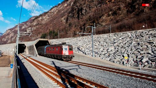 Gottardo, nella galleria di base tornano a circolare 90 treni merci Gottardo, nella galleria di base tornano a circolare 90 treni merci