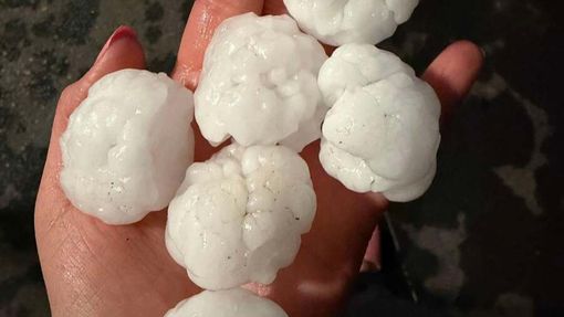 La grandine che ha colpito il Ticino e il Mendrisiotto nelle foto degli utenti dell'App MeteoSwiss proposte da MeteoSvizzera/2