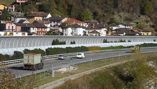 “Possibile che la Città dell’Energia di Bellinzona non abbia ancora previsto l’integrazione di un impianto fotovoltaico nella nuova parete antirumore sull’A2?”