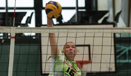 Lucia Locatelli, classe 2008, del Volley Lugano in azione (Foto tratta dalla Pagina Facebook del Lugano Volley)