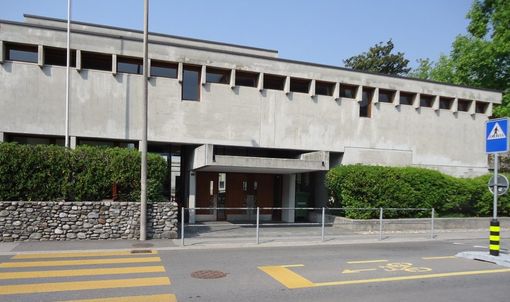 Festino notturno base di alcol (e forse non solo) alla scuola media di Locarno 1