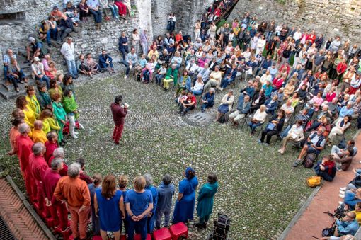 Le Corti inCanto, canti e musiche nella quiete di una giornata senza traffico a Locarno
