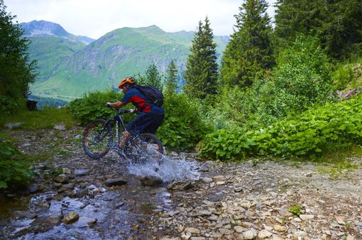 Airolo Bike: viste mozzafiato, boschi di pini, pascoli e creste emozionanti Airolo Bike: viste mozzafiato, boschi di pini, pascoli e creste emozionanti