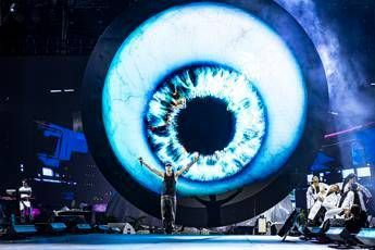 Marracash, kolossal rap: "Sul palco il mio concept show" Marracash, kolossal rap: "Sul palco il mio concept show"