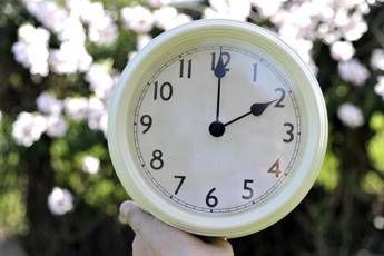 Ora legale in Italia, quando arriva e come cambiano orologi