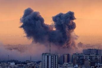 Iran, nuova ondata di attacchi contro Teheran. Israele: "Operazione durerà almeno un'altra settimana o due"
