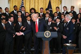 Iran, Trump avanti tutta: "Teheran vuole accordo ma è troppo tardi"