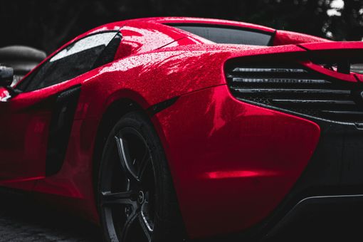 Come evitare costi imprevisti quando si noleggia un’auto sportiva