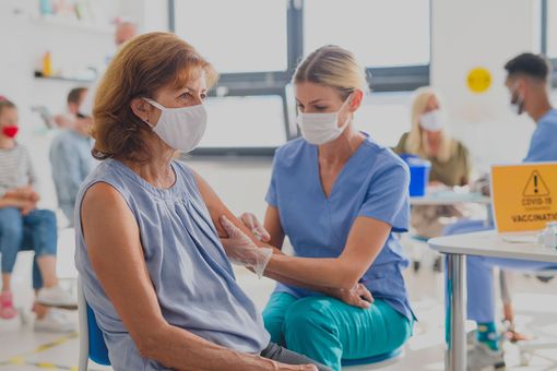 Covid-19, il Governo sensibilizza i datori di lavoro: “Sia concesso ai lavoratori di assentarsi per la vaccinazione” Covid-19, il Governo sensibilizza i datori di lavoro: “Sia concesso ai lavoratori di assentarsi per la vaccinazione”