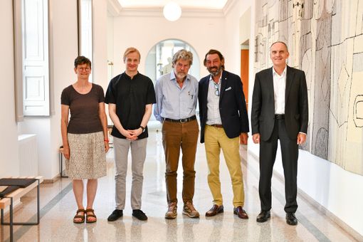 Il grande Reinhold Messner ricevuto a Palazzo Civico di Lugano